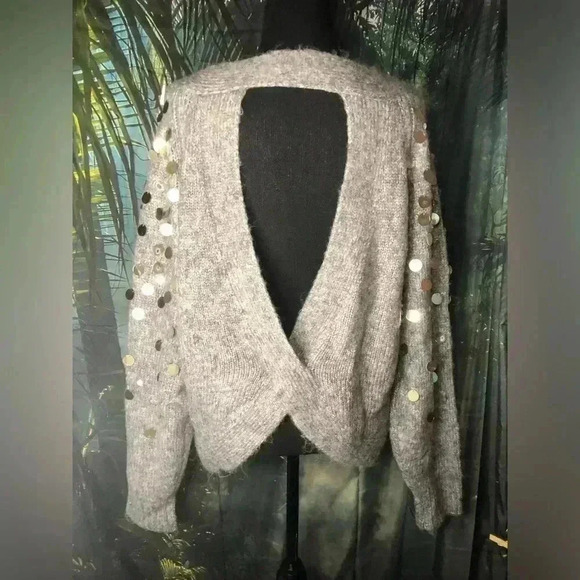 VENUS Chic Grey Sweater with Sequin Detailing - Picture 15 of 15